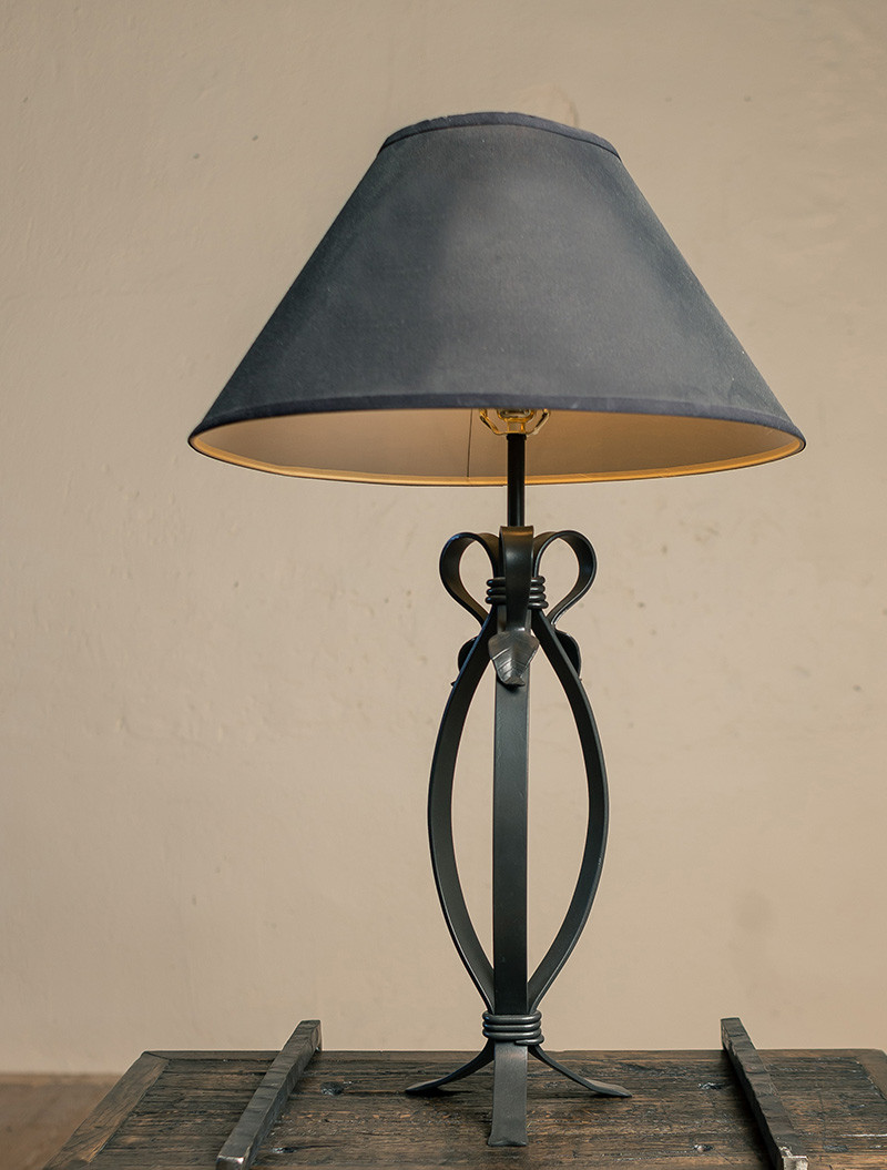 Which finish is used in the lamp pictured here?